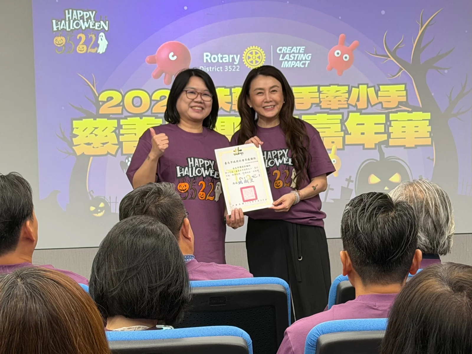 台北市政府社會局頒發感謝狀致贈主辦環球社顧問 Mei